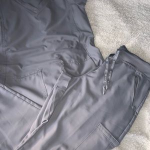 Insight by Med Couture Woman’s Zipper Pocket Scrub Pant